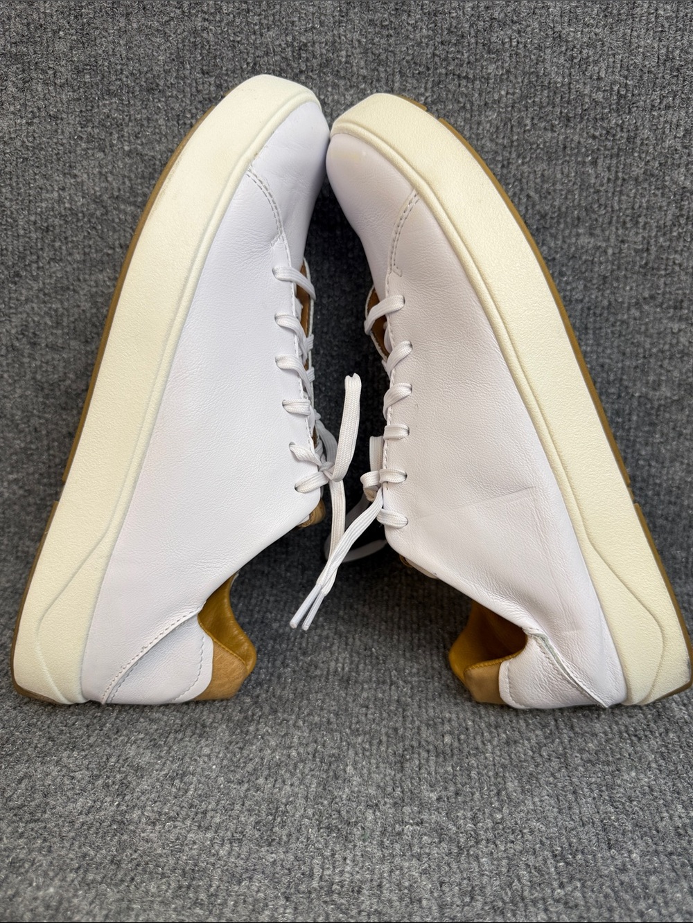Olukai Men’s White Leather Low-Top Sneakers Size 10.5 Like New! - Picture 9 of 9